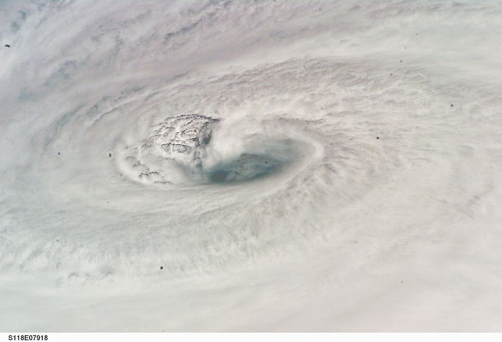 10 - ORKANEN DEAN: Atlantisk orkan som herjet i 2007. Forårsaket 45 dødsfall, og skader for 17 milliarder dollar. 