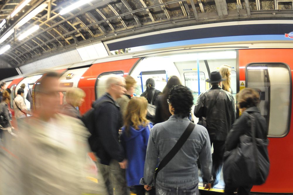 STOR TRAFIKK: The Tube i London har 1,1 milliarder passasjerer i året, og holdes i sving av 19,000 ansatte.  