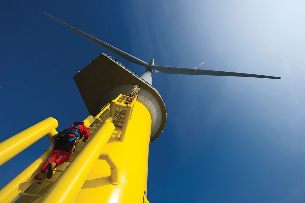 KRAFTIG: Denne vindturbinen fra Siemens Wind Power rager 87 meter over havet. 