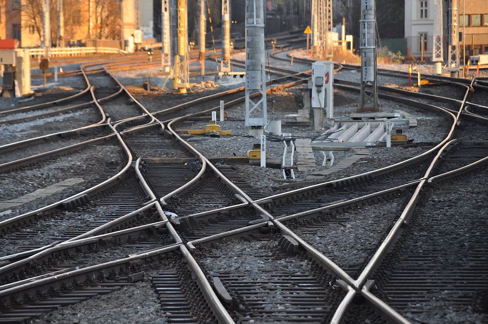 KAN SKADES: Jernbaneverket tror sporene får setningsskader dersom man slår ned 80 meter lange pæler under Oslo S. 