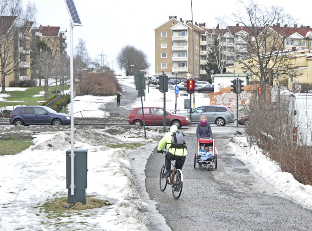 Brua skal gå til venstre for gangvegen. Hvis det ikke kommer en uventet klage, blir den bygd av Oslo Vei.