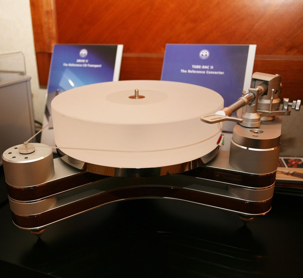 MESSE: Clearaudio Innovation er en platespiller for entusiastene - nå med akryltallerken. Vinylens renessanse er reell - mens CD-salget krymper inn, øker salget av LP-plater.
