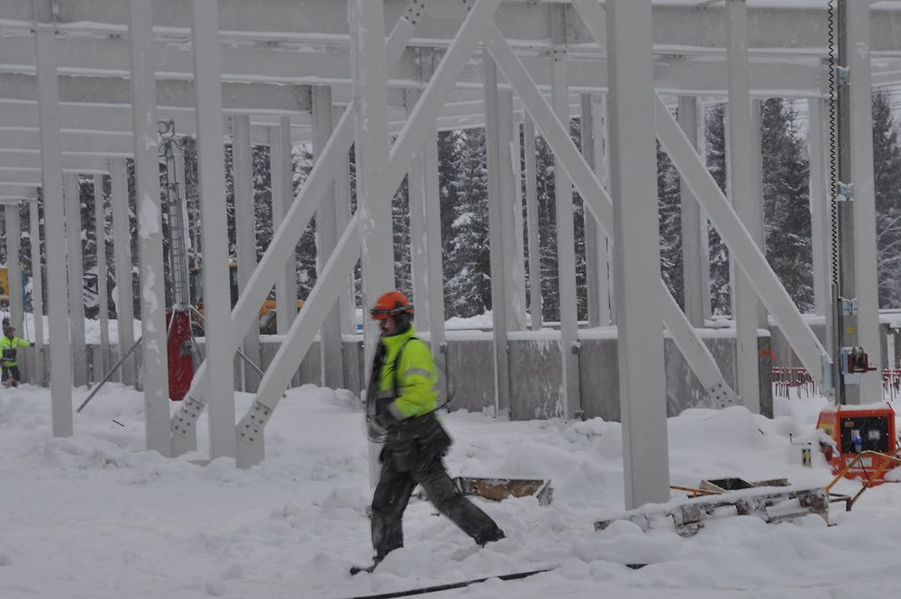 STÅLHARDT: 2200 tonn finsk stål går med til det første av tre bygg.