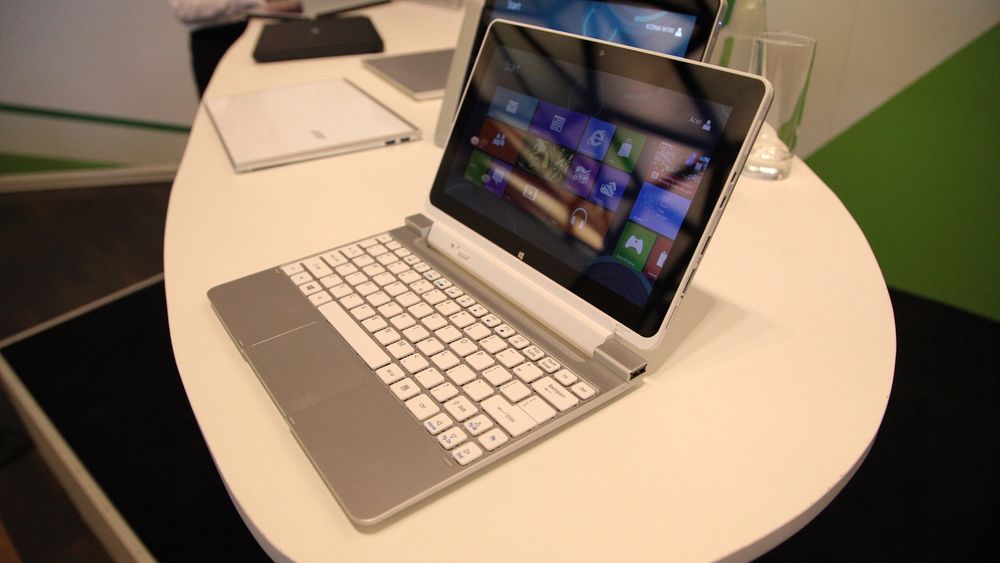 Acer Iconia W510 - Windows-brett med ekstra tastatur. 