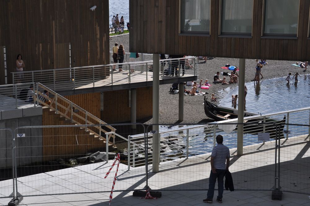 FLERBRUKSBYGG: Oslo har fått en ny badestrand ved Astrup Fearnley-museet. 