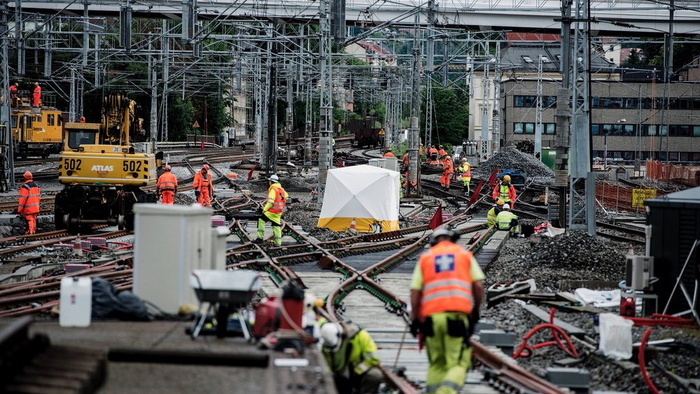 Denne sommeren har Jernbaneverket brukt mye tid og penger på å ruste opp jernbanenettet i hovedstaden. Fredag førte en jordfeil i full stans i trafikken til og fra Oslo S.