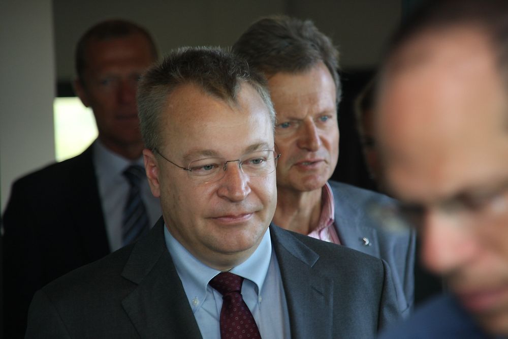 PREMIÈRE: Nokias toppsjef Stephen Elop besøkte Telenor og konsernsjef Jon F. Baksaas (bak) for første gang onsdag.