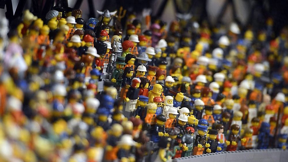 VOKSER: Lego har 10.000 ansatte i 130 land. Mellom 3 og 4000 av dem jobber i Billund i Danmark. Nå kan du bli en av dem.