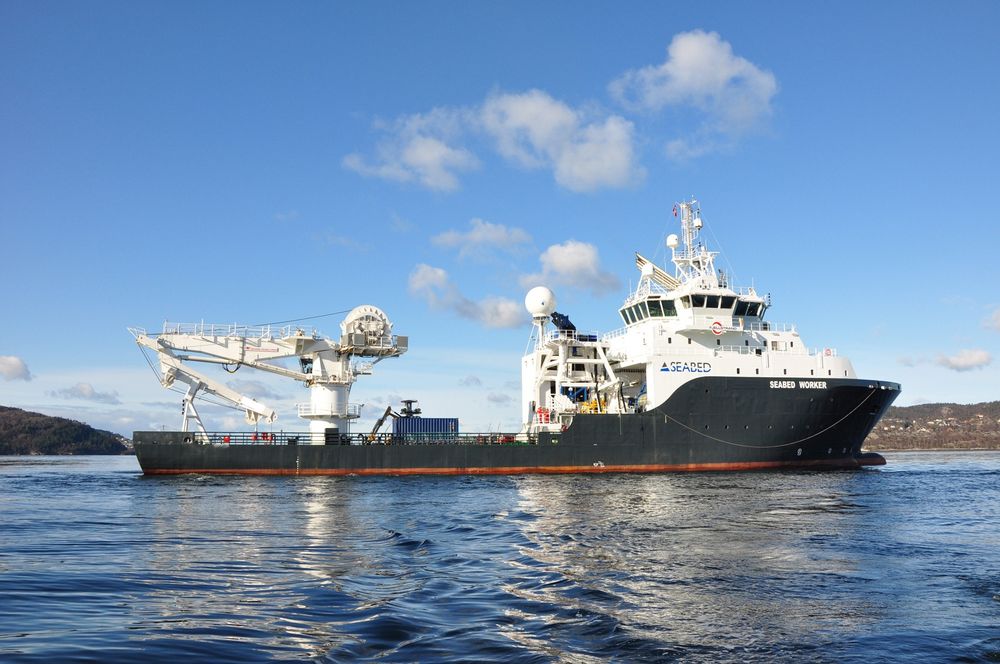 BERGENSER: Seabed Worker er bygget ved Fjellstrand, levert i 2009. Flerbruksskipet er 88,8 meter langt, 16 meter bredt og har lugarplass til 66. Skipet har en rekke moderne utstyr for undervannsoperasjoner. Skipet eies av Swire Seabed.  