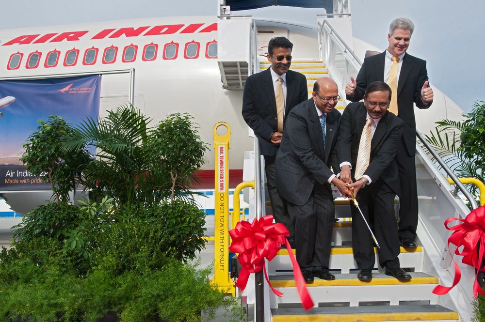 Air India har bestilt 27 Boeing 787-8 Dreamliner. De mottok de to første i Washington i september og den tredje i South Carolina mandag. 