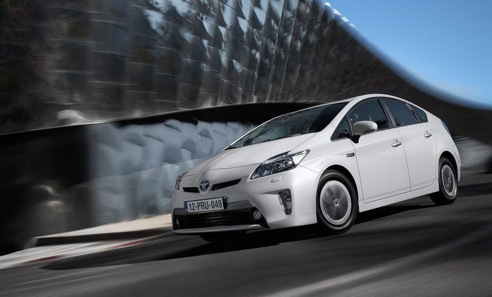 Det er små endringer å spore når det gjelder bilavgifter i 2013-budsjettet. Engangsavgiften på Toyota Prius reduseres med 900 kroner. 