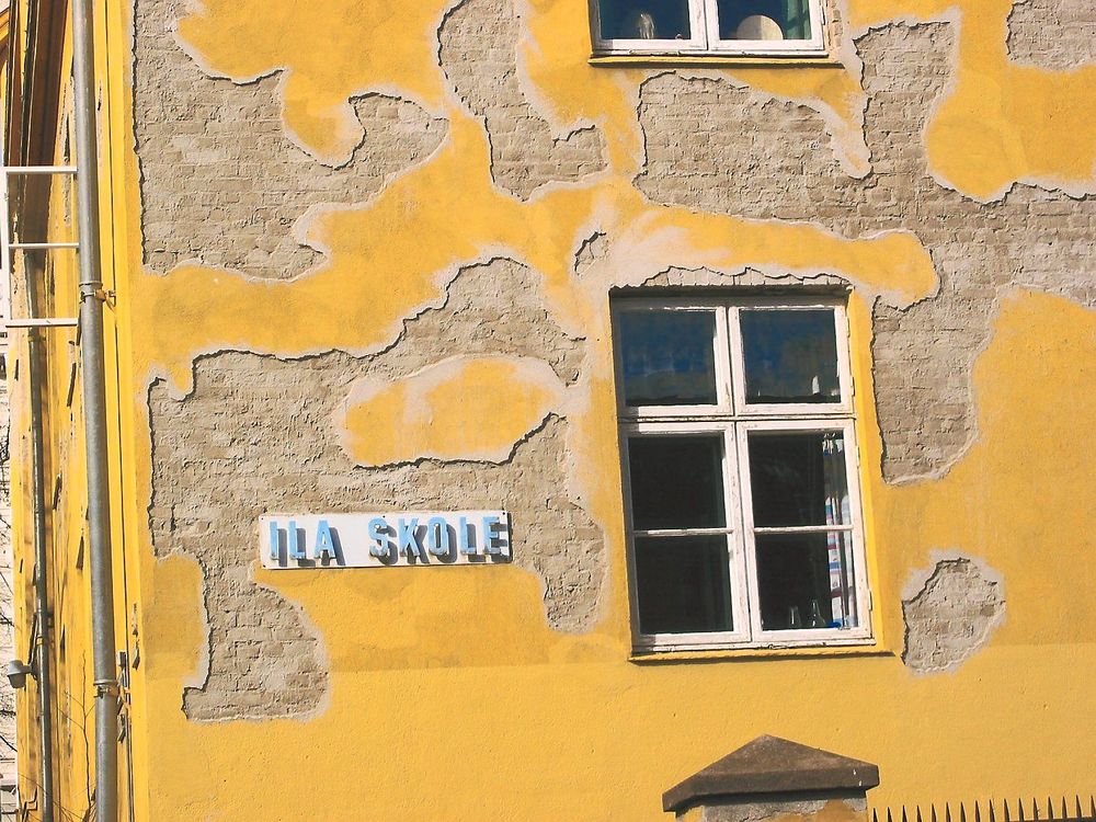 FORFALL: RIF frykter økt forfall i kommunale bygg. Bildet er et arkivbilde fra 2004 og viser hvordan Ila skole i Oslo så ut den gangen.