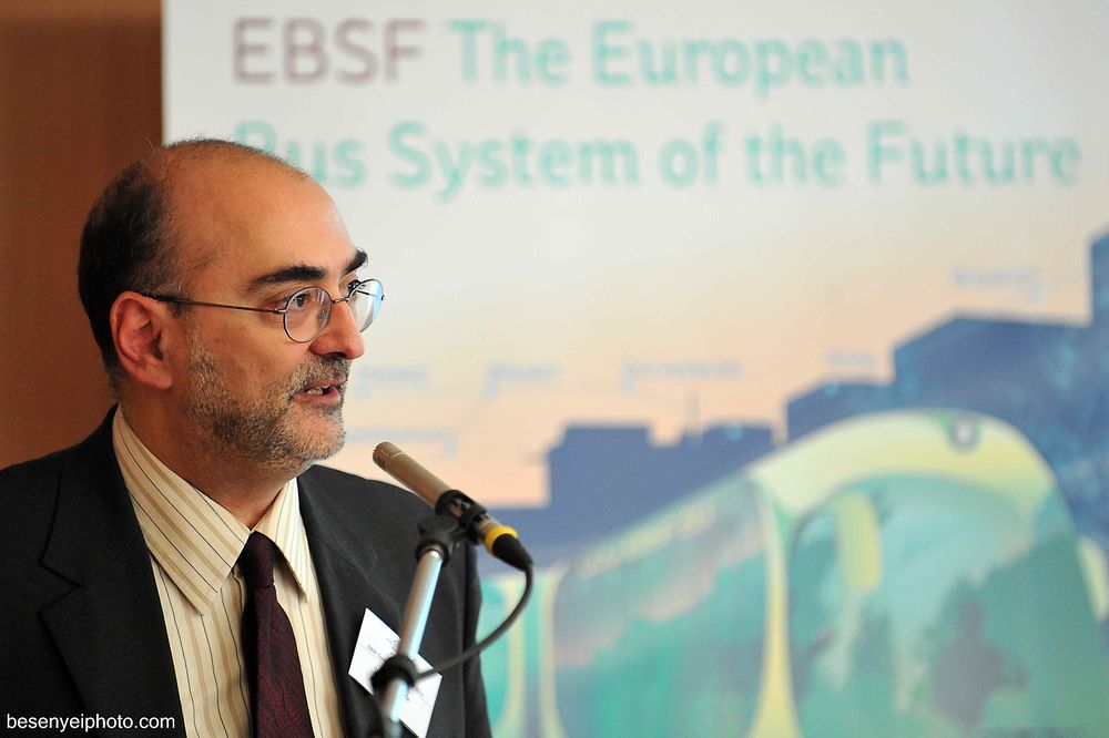 Glad i buss: Umberto Guida har ledet prosjektet som har utviklet fremtidens europeiske buss. 