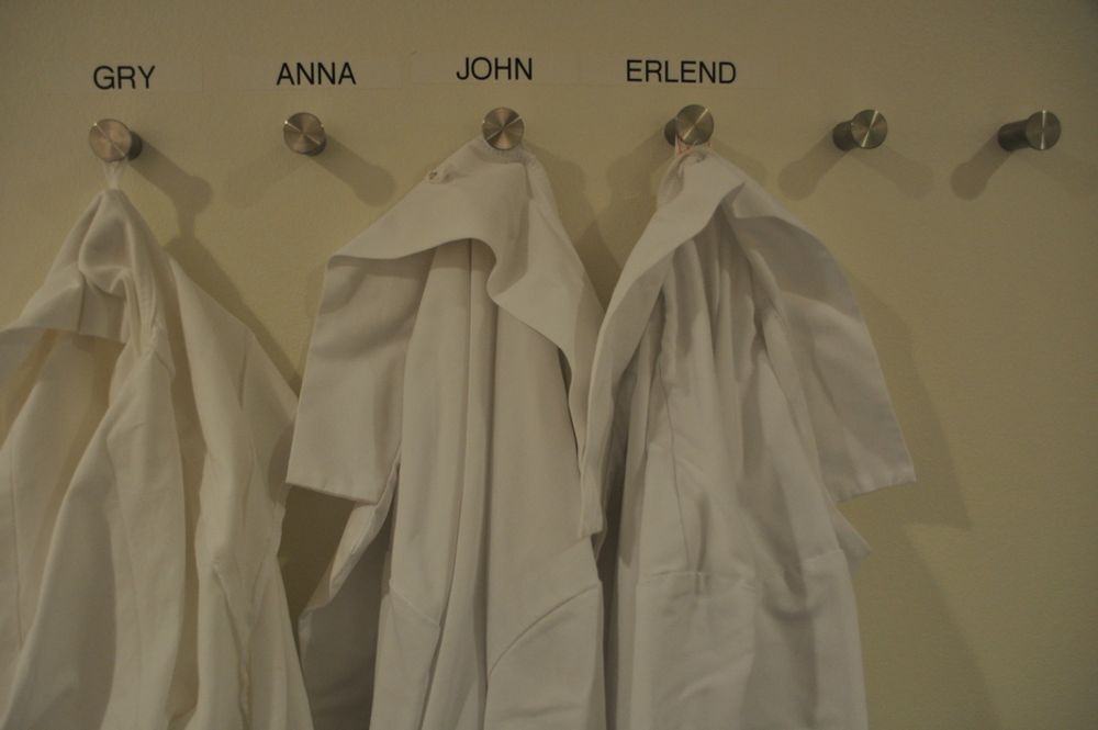 ORDEN: Hjerneforskerne ved UiO har orden på frakkene sine.