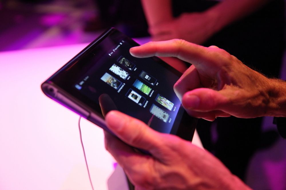 Sonys nye tablet har form nesten som en sammenbrettet avis.