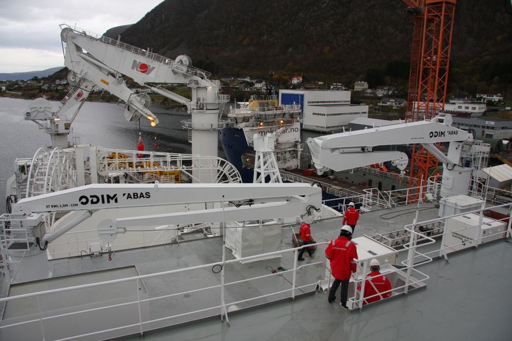 SPESIALBYGG: AMC Connector like før overleverign fra STX Sæviknes i november. Skipet har plass til 9.000 tonn kabler eller rørledninger.
