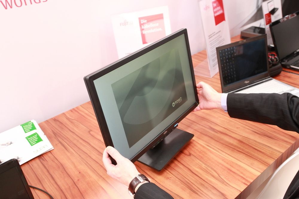 Fujitsu benyttet CeBIT til å lansere sin nye fullstendig trådløse skjerm. Den får strøm via såkalt SUPA-teknologi, og signalene via trådløs USB.