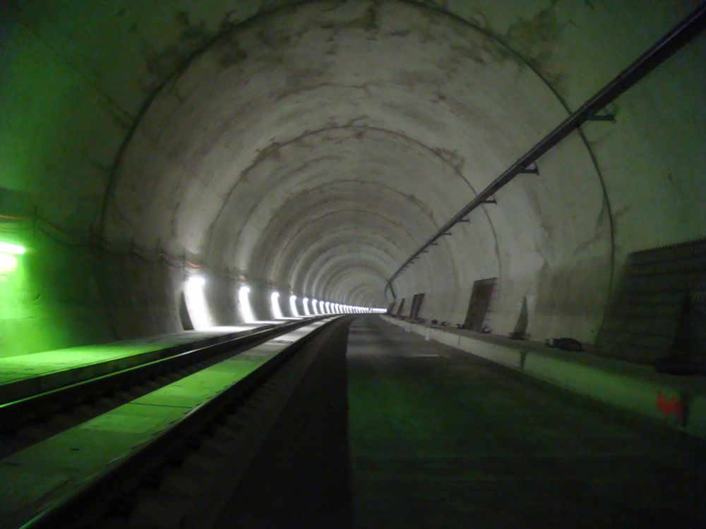 HELSTØPT: Den mest brukte byggemetoden i Mellom-Europa er full utstøping, som i denne togtunnelen i Østerrike.