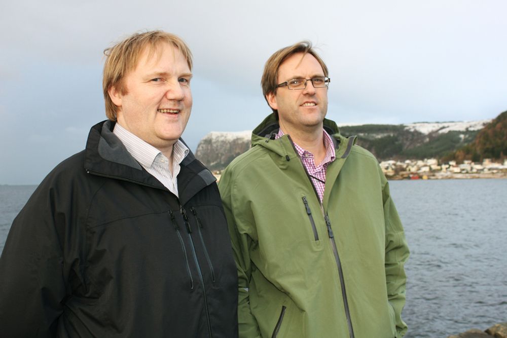 FORNØYDE: Produktsjef  Egil Rødskar (t.v) og adm. dir. Gunnar H. Hide i Ulstein Power & Control er glade for de fire nye leveransene.
