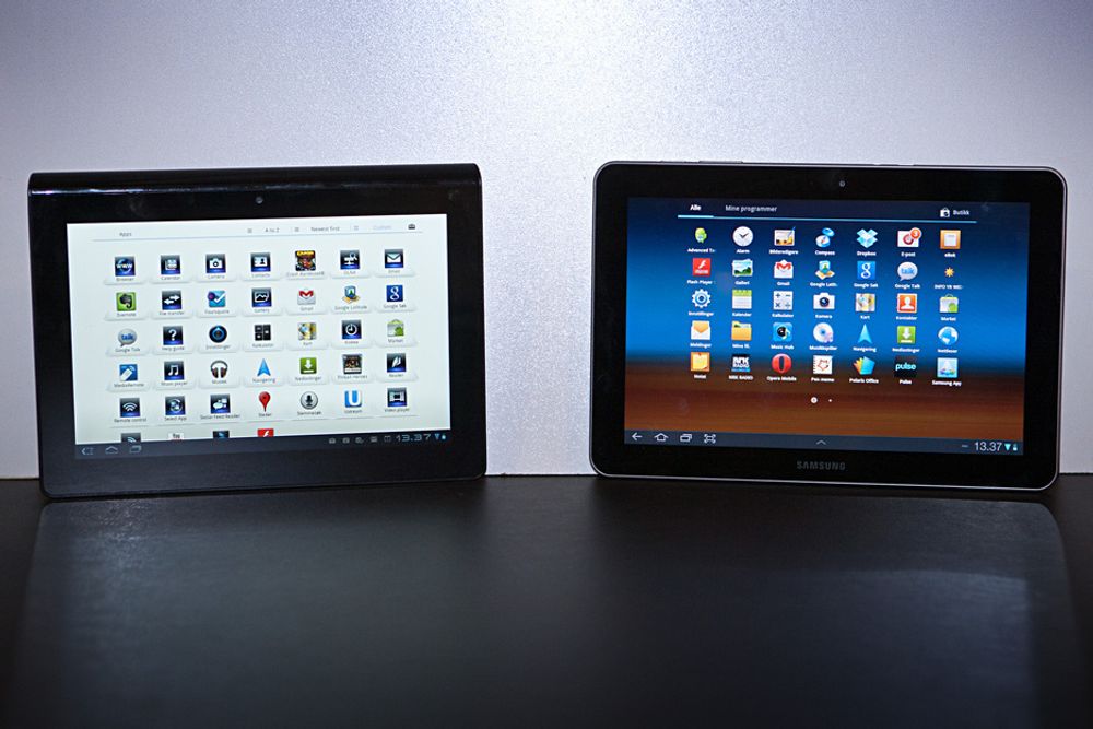 Sony Tablet S til venstre, Samsung Galaxy Tab 10.1 til høyre.