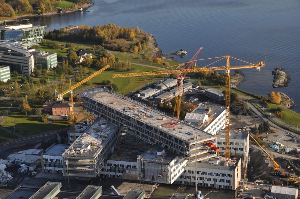OSLOKONTOR: Statoils nye Oslo-kontor på Fornebu brant i går.