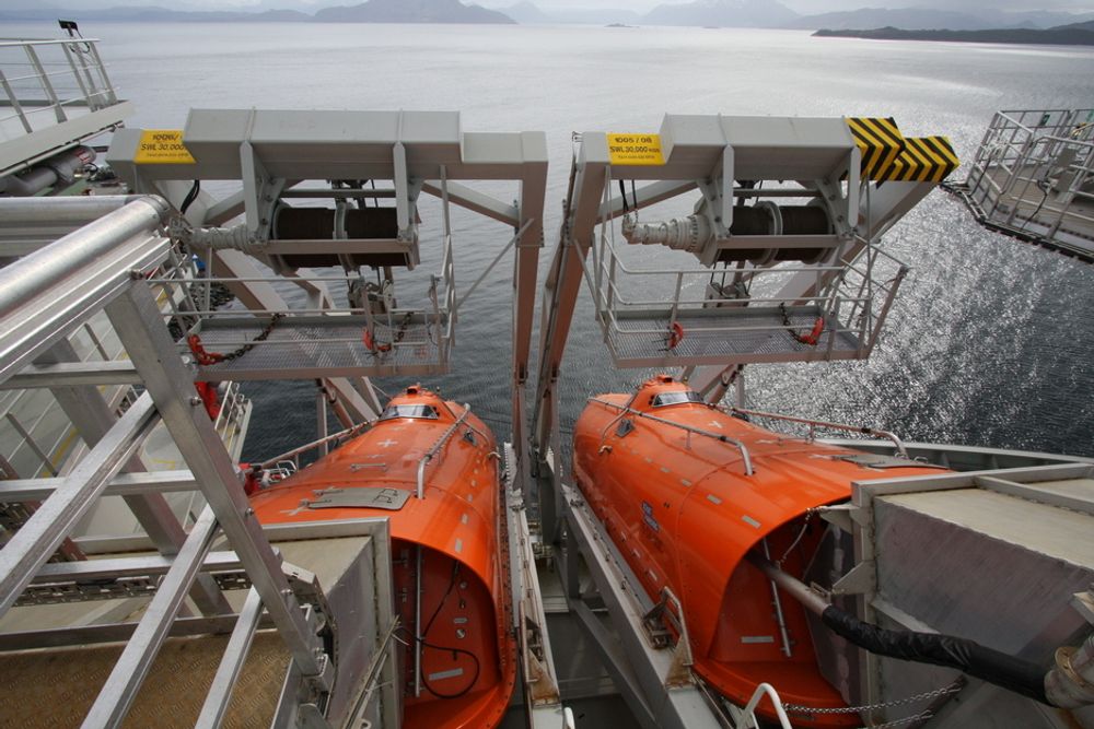En regelendring kan gjøre at samtlige livbåter på norsk sokkel må byttes. Det er uaktuelt, sier Statoil. (Illustrasjonsfoto)