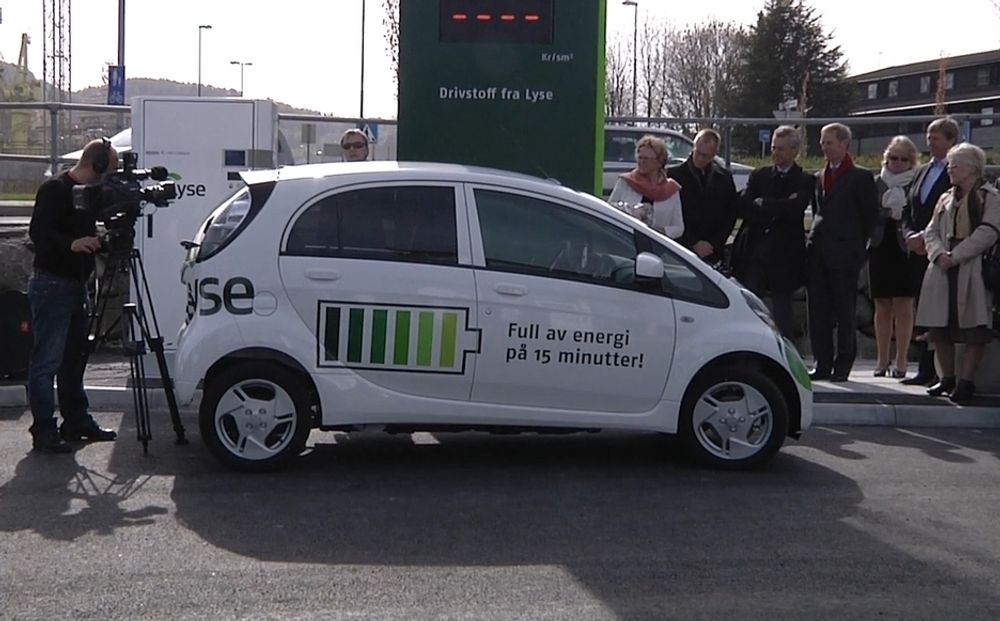 PR: Lyse kan med rette skryte av å ha landets første offentlige hurtigladestasjon, men de overdriver med slagordet "Full av energi på 15 minutter". I virkeligheten tar det 30 minutter å lade en Mitsubishi i-MiEV opp til 80 prosent ladekapasitet (SOC) med 50 kW effekt.