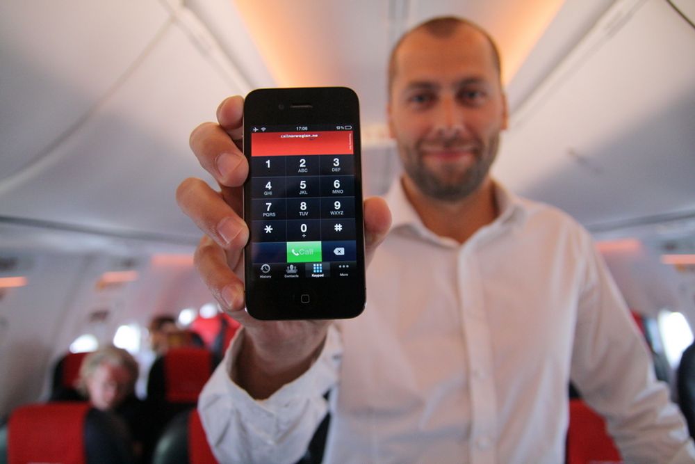 APP: Call Norwegian-sjef Stephen Parsli kan i første omgang bare fri til Iphone-brukere når han tirsdag kjører i gang telefontjenesten Skycall om bord i Norwegians fly.