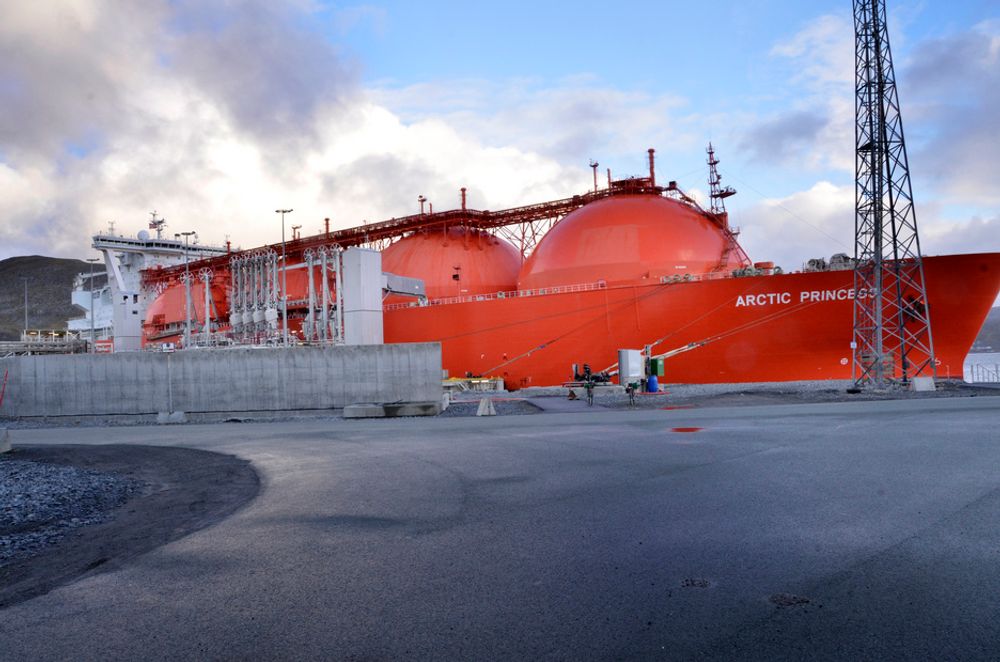 FOR LITEN KAI: Kaianlegget på Melkøya er tilpasset gårsdagens LNG-fartøy. De fartøyene som leveres nå er større og er for store for kaianlegget.