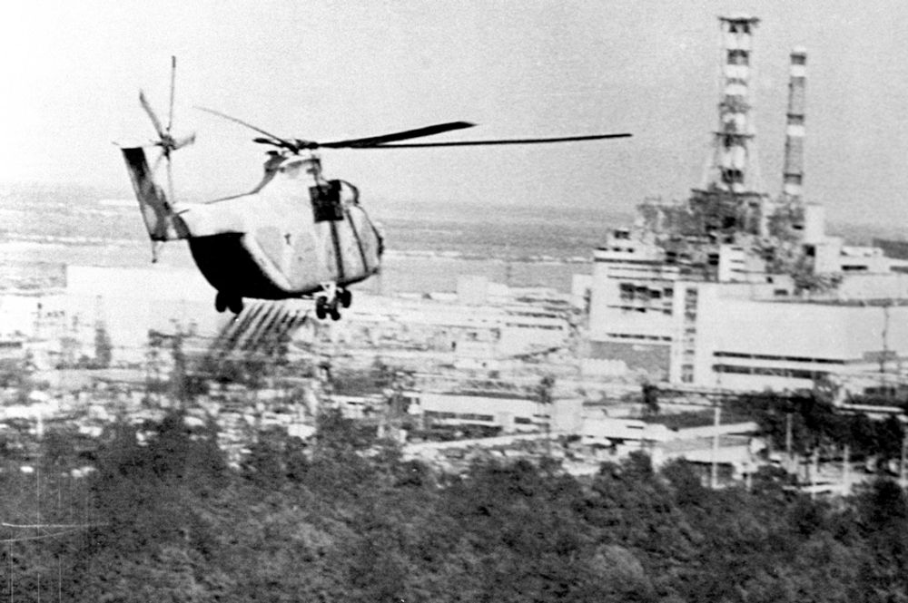 A helicopter sprays a decontaminate over the region surrounding the Chernobyl nuclear power station in this June 13, 1986 file photo. Belarus, Ukraine and Russia will mark the 25th anniversary of the nuclear reactor explosion in Chernobyl, the place where the world's worst civil nuclear accident took place, on April 26, 1986.  REUTERS/Itar-Tass/Files   (UKRAINE - Tags: ENVIRONMENT DISASTER ENERGY ANNIVERSARY HEALTH POLITICS) JAPAN OUT. NO COMMERCIAL OR EDITORIAL SALES IN JAPAN
