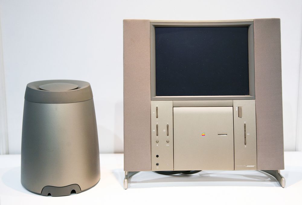 APPLE: Denne noe mer sjeldne kreasjonen fra 1997 fikk navnet Twentieth Anniversary Macintosh. Det var en jubileumsmodell til selskapets 20-årsdag, og den kom i begrenset opplag. Star Wars-stilen til tross - den solgte ikke noe særlig.