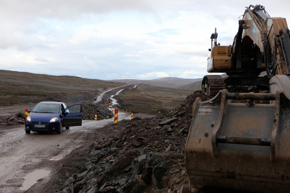 Veiarbeidene på Ifjordfjellet startet i 2009, og veien er ferdig i 2015 eller 2016. Budsjettet er på 450 millioner kroner, og det er en strekning på 36 kilometer som utbedres.