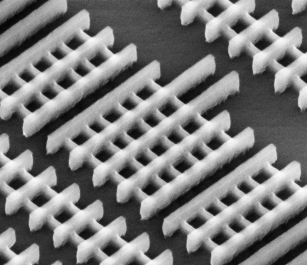 3D: Ved å ta i bruk z-aksen er det mulig å klemme sammen x- og y-aksen i de nye 22 nanometer-transistorene og samtidig oppnå store besparelser i strømforbruk.