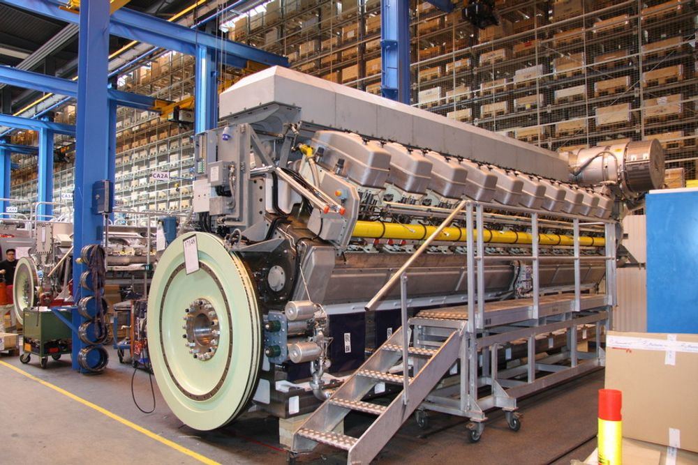 LANDANLEGG: Rolls-Royce Engines produserer motorer for skip og landanlegg på anlegget ved Hordvikneset. De gule rørene viser at det er en gassmotor.