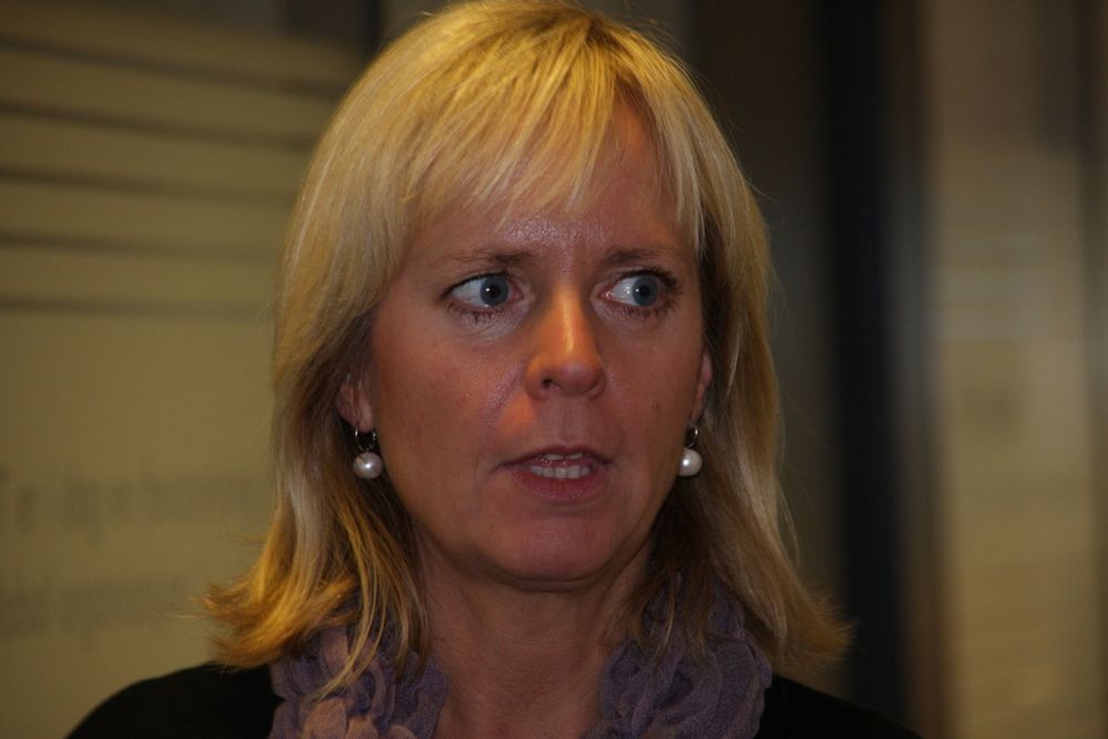 Kommunikasjonsdirektør Christine Korme hos Microsoft Norge anbefaler folk å legge på røret hvis de blir oppringt av engelskspråklige "Microsoft-representanter".