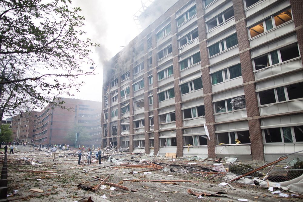 22.07.2011: Terroristen la bak seg et utbombet regjeringskvartal. Klikk videre i bildeserien for å se regjeringskvartalet i dag. FOTO: Scanpix