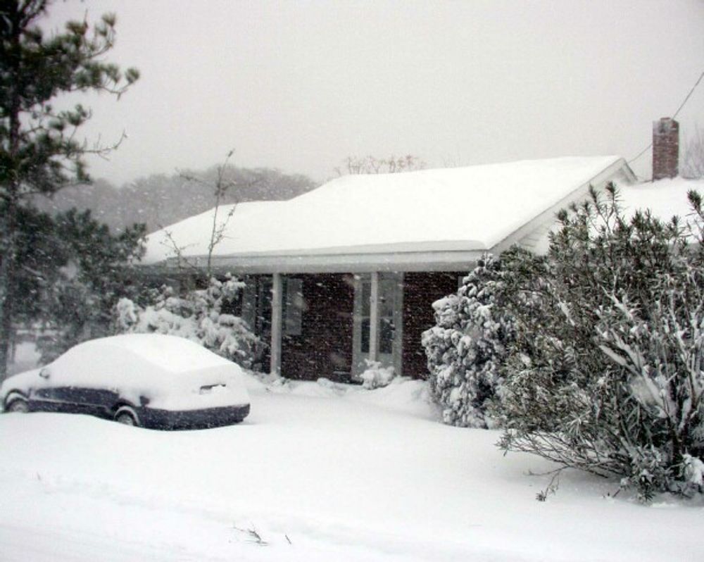 KALDT: Snø, is og kulde. Det er da du trenger varmepumpe.