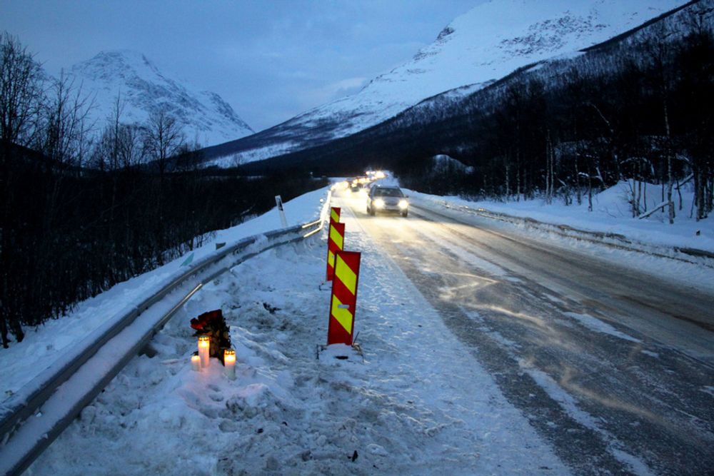 UTSATT: Fem mennesker omkom i en ulykke mellom en buss, en mininibuss og en personbil i Lavangsdalen 7. januar i år. Om to år får strekningen endelig midtrekkverk.