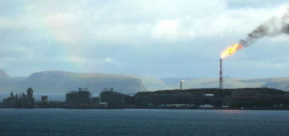 SLØSER GASS: Statoil har faklet gass på Melkøya i perioder der anlegget ikke har fungert skikkelig. Fakling fører til at fem prosent av verdens naturgass kastes bort, ifølge General Electric.
