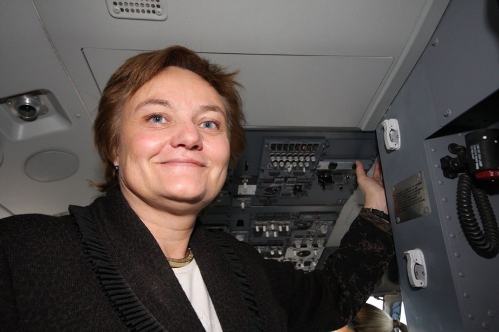 PÅ LUFTA: It-minister Rigmor Aasrud kunne starte Norwegians bredbånd i lufta fredag formiddag.