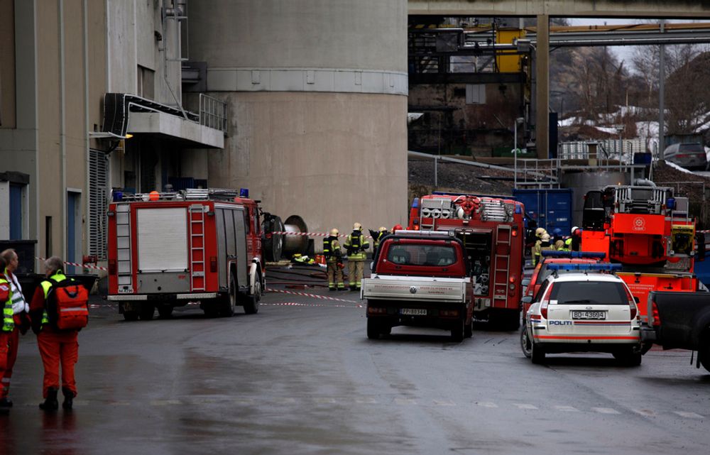 ALVORLIG: En brann i et metallrør førte til eksplosjonen ved Xstrata Nikkelverk tirsdag i forrige uke da en 18 år gammel mann døde.