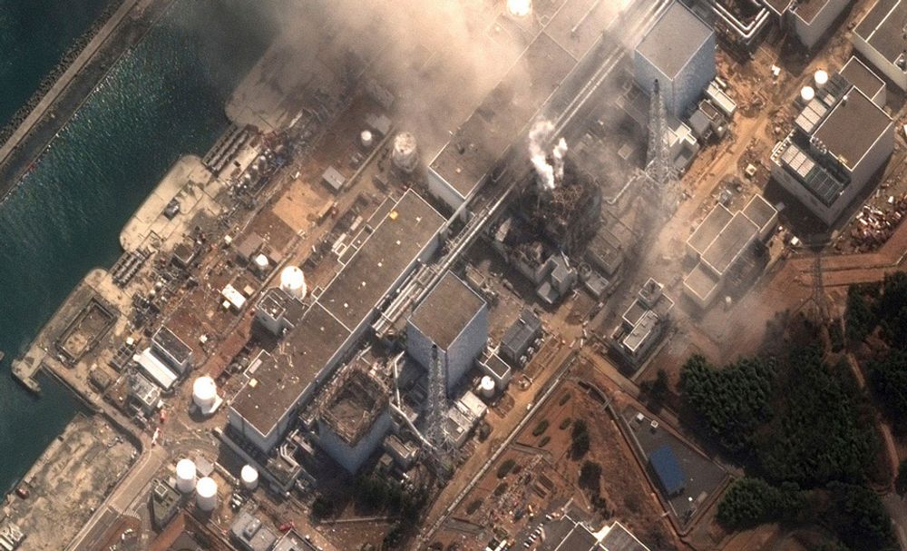 I natt har det vært en ny eksplosjon på Fukushima-kraftverket. Den fjerde reaktoren brant også i morgentimene.
