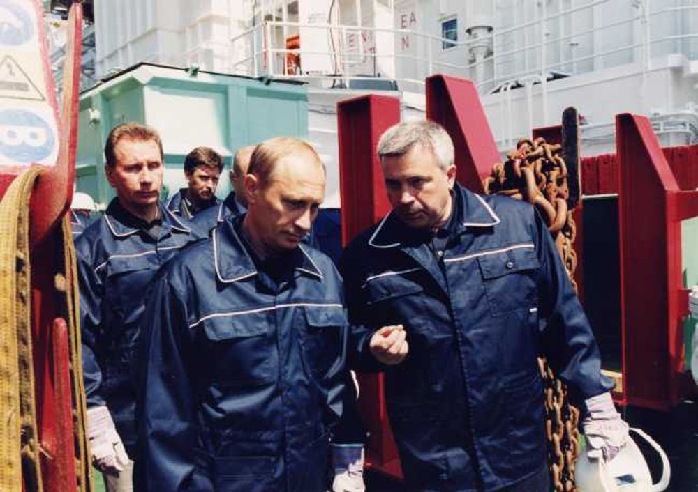 MAKTPERSON: Lukoil-sjef Vahid Alekperov og Russlands statsminister Vladimir Putin.