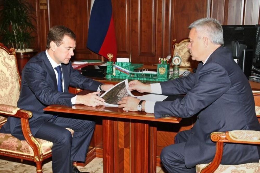 MAKTPERSON: Lukoil-sjef Vahid Alekperov er en av oljeverdens mektigste menn. Her er han i møte med Russlands president Alexander Medvedev.