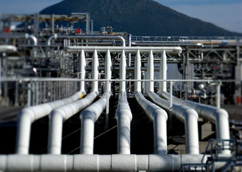 E.ON Ruhrgas taper milliarder på gasskontrakter med Statoil. Nå må selskapet kutte opptil 11.000 stillinger på grunn av innsparinger.
