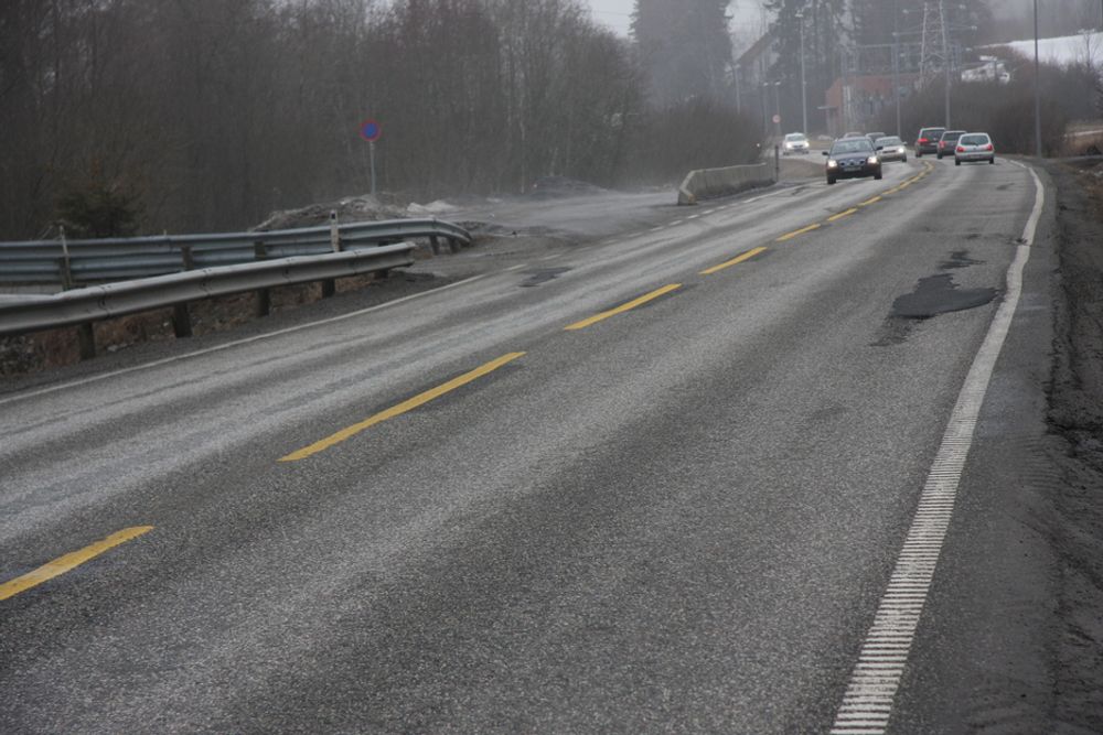 UTGÅTT PÅ DATO: Dette er E18 gjennom Hobøl i Østfold, en av norges mest trafikkerte veier.