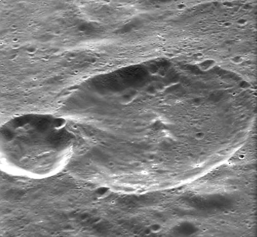 DOBBELKRATER: Kameraet ombord i SMART-1 har gitt svært detaljerte bilder av månens overflate.
