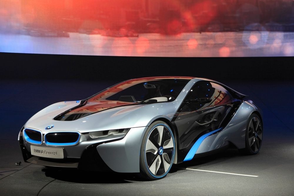 BMW har ytterligere finpusset hybridkonseptet i8 som lanseres for salg i 2014.