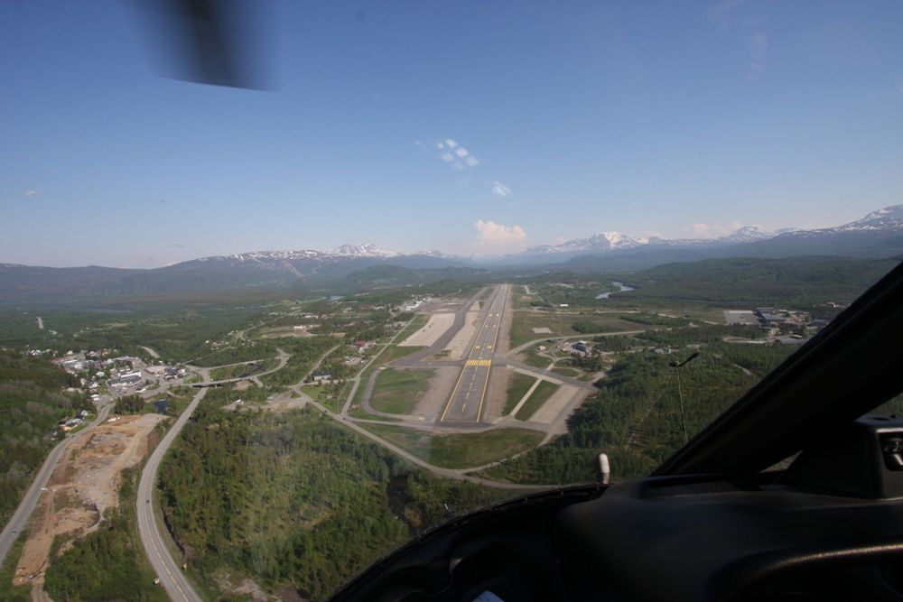 Bardufoss lufthavn. På kartlegging med NGU i Mauken-området i Målselv kommune, juni 2011.