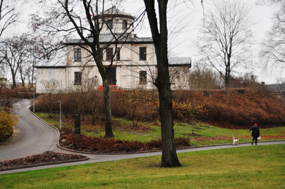 ÆRVERDIG: Observatoriet ligger rett ved Solli plass og ble opprinnelig åpnet i 1833.